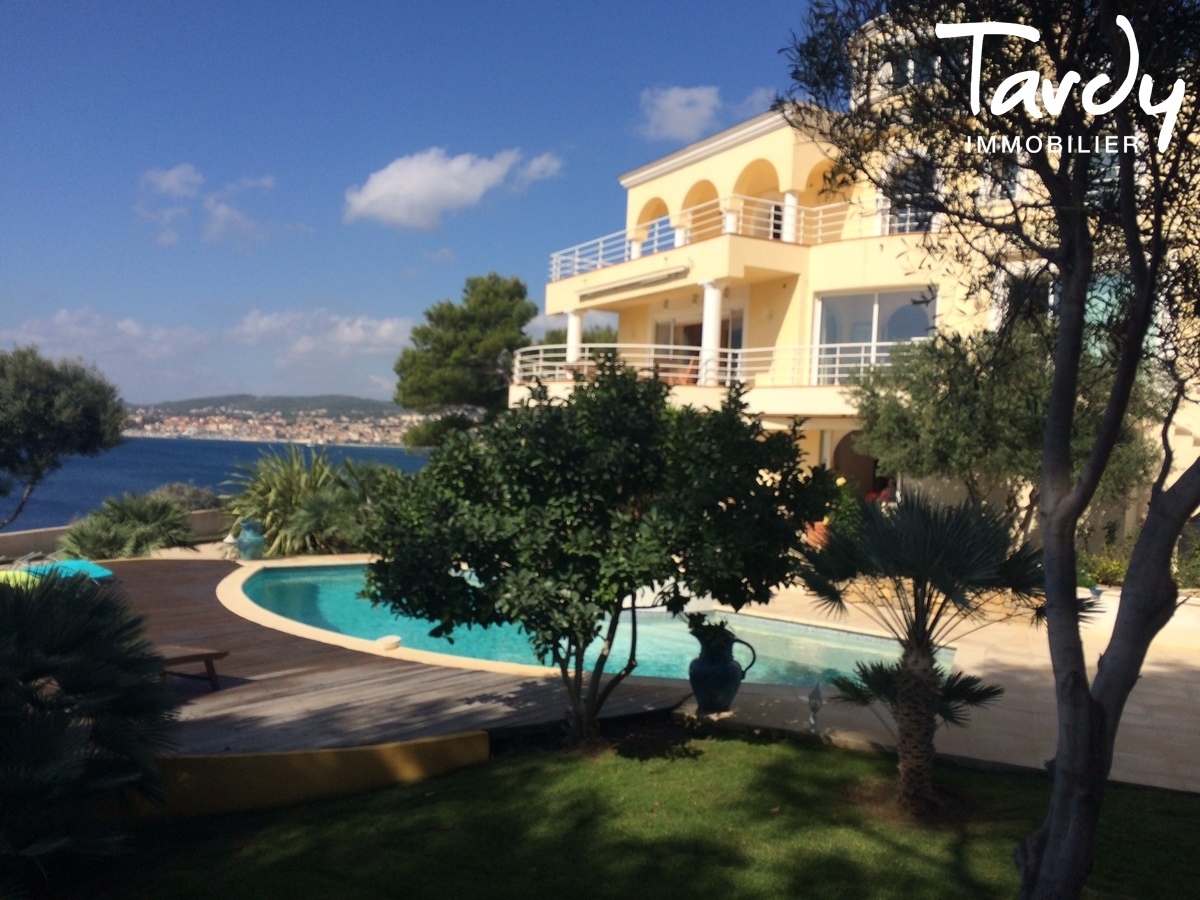 Pieds dans l'eau, accs mer - 83110 SANARY-SUR-MER - Sanary-sur-Mer