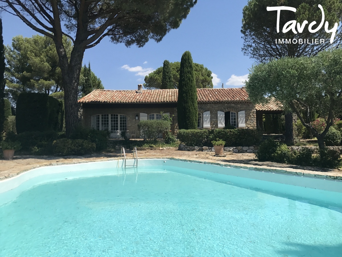 Proprit en pierre, le charme, les vignes - 83330 Le Castellet - Le Castellet