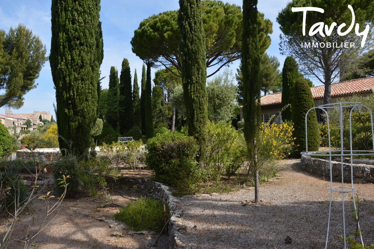 Proprit en pierre, le charme, les vignes - 83330 Le Castellet - Le Castellet