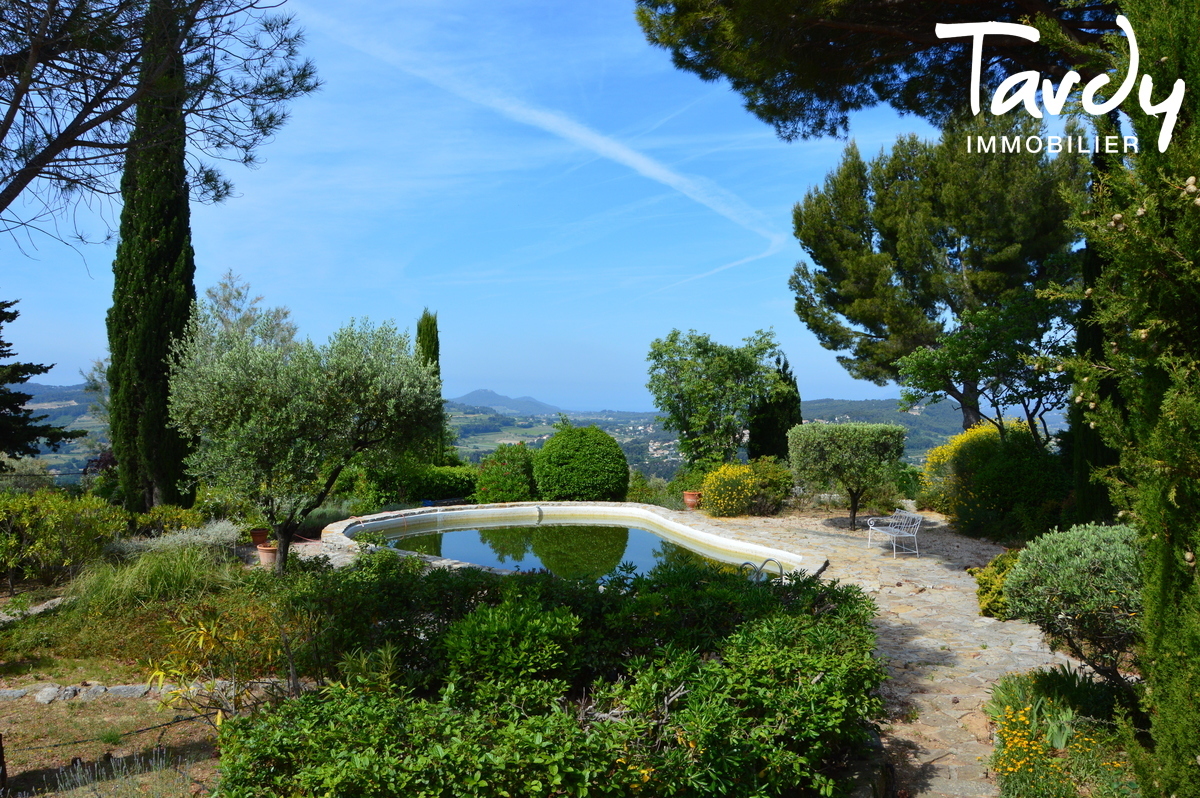 Proprit en pierre, le charme, les vignes - 83330 Le Castellet - Le Castellet