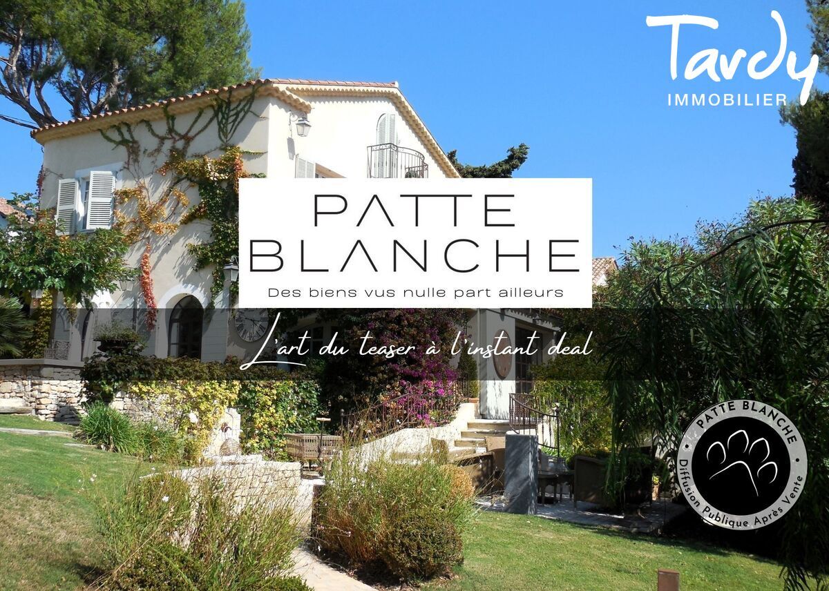 Proprit de charme, port  pieds - 83110 SANARY-SUR-MER - Sanary-sur-Mer - PATTE BLANCHE - Off Market Sanary sur Mer villa de charme vue mer et port  pieds -TARDY IMMOBILIER