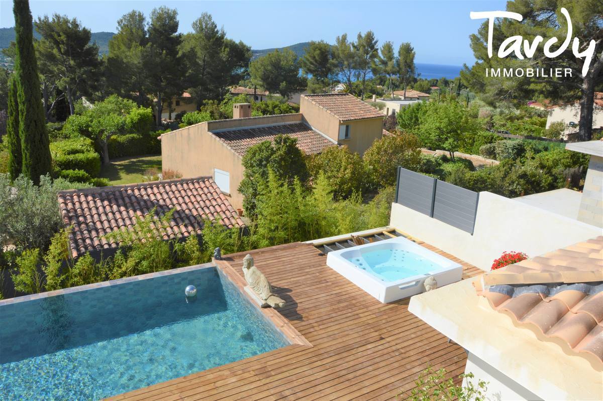 Contemporaine plage  pieds, vue mer, Les Lecques - 83270 SAINT-CYR-SUR-MER - Saint-Cyr-sur-Mer - Villa vue mer 83270