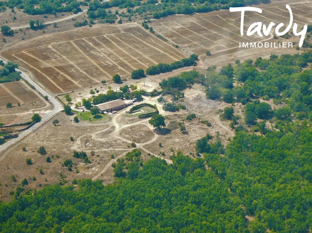 Proche Sainte Victoire domaine de caractre 220 hectares - Proximit AIX EN PCE - Aix-en-Provence
