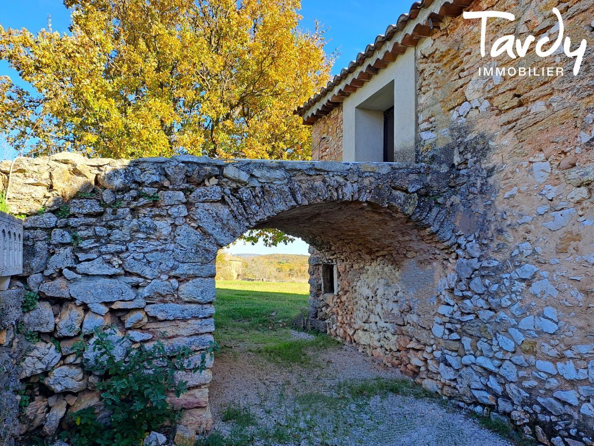 Proche Sainte Victoire domaine de caractre 220 hectares - Proximit AIX EN PCE - Aix-en-Provence