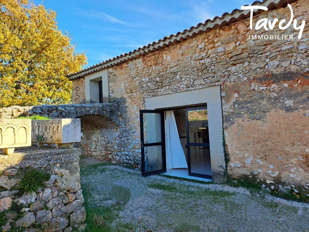 Proche Sainte Victoire domaine de caractre 220 hectares - Proximit AIX EN PCE - Aix-en-Provence
