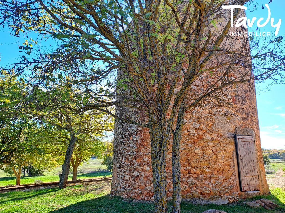 Proche Sainte Victoire domaine de caractre 220 hectares - Proximit AIX EN PCE - Aix-en-Provence