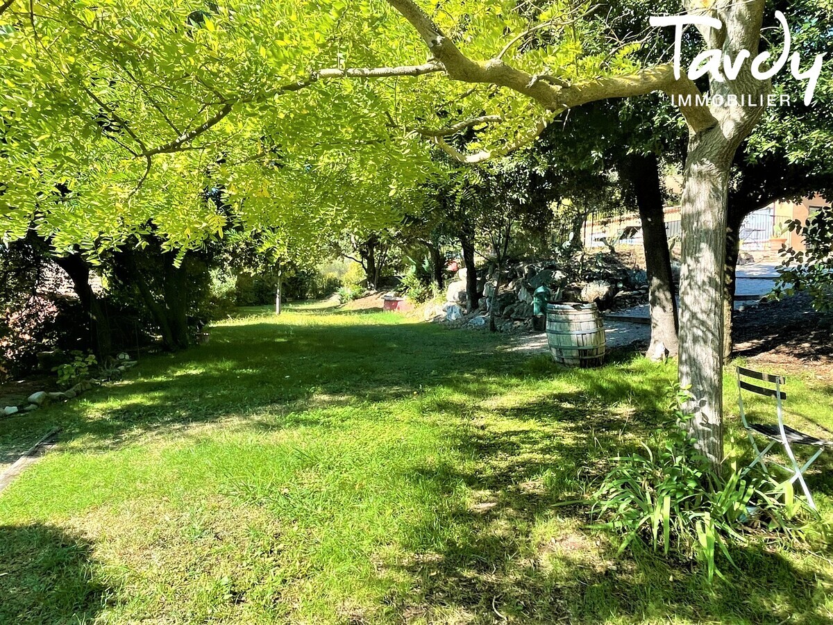 Proprit familiale de caractre dans les vignes et au calme - 13260 CASSIS - Cassis