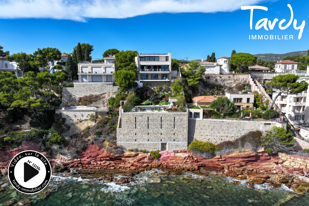 Pieds dans l'eau d'architecte, port  pieds - 83110 SANARY-SUR-MER - Sanary-sur-Mer