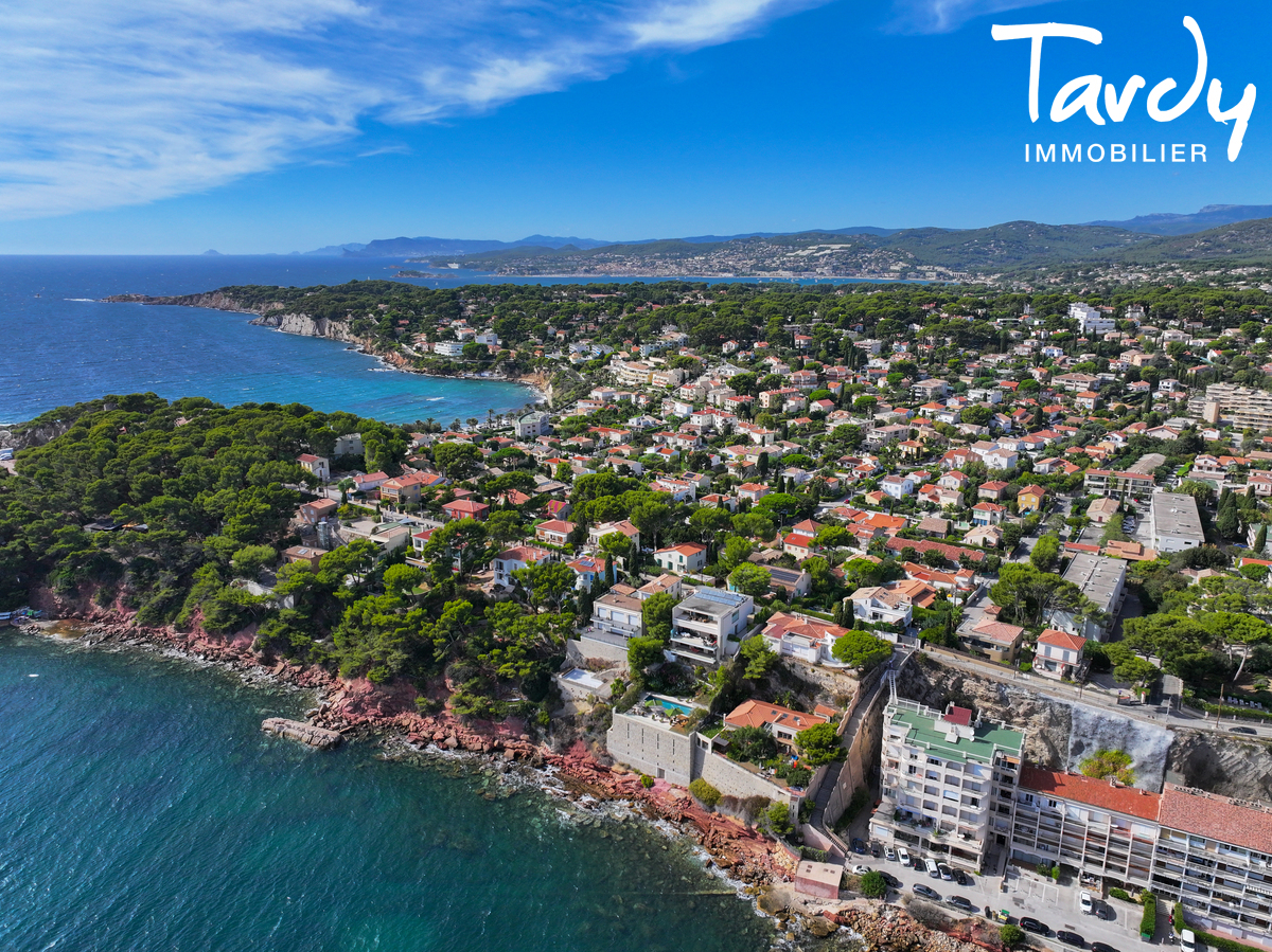 Pieds dans l'eau d'architecte, port  pieds - 83110 SANARY-SUR-MER - Sanary-sur-Mer