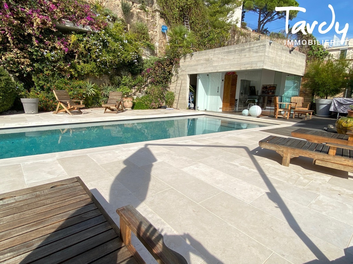 Pieds dans l'eau d'architecte, port  pieds - 83110 SANARY-SUR-MER - Sanary-sur-Mer