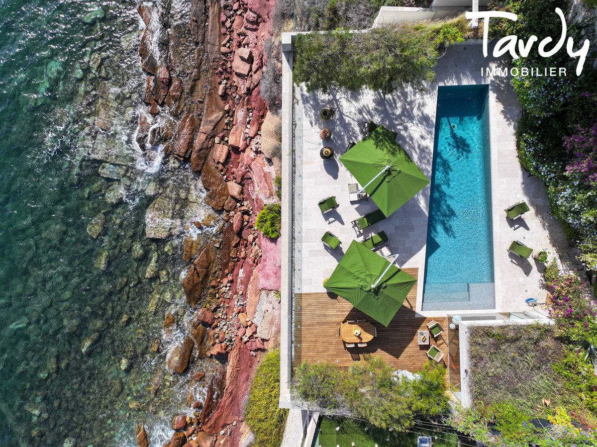 Pieds dans l'eau d'architecte, port  pieds - 83110 SANARY-SUR-MER - Sanary-sur-Mer