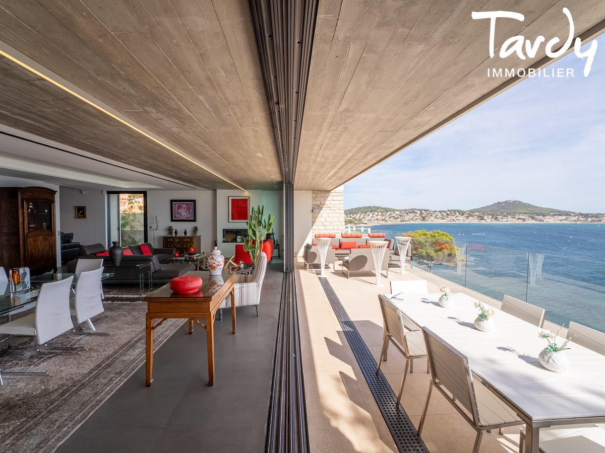 Pieds dans l'eau d'architecte, port  pieds - 83110 SANARY-SUR-MER - Sanary-sur-Mer