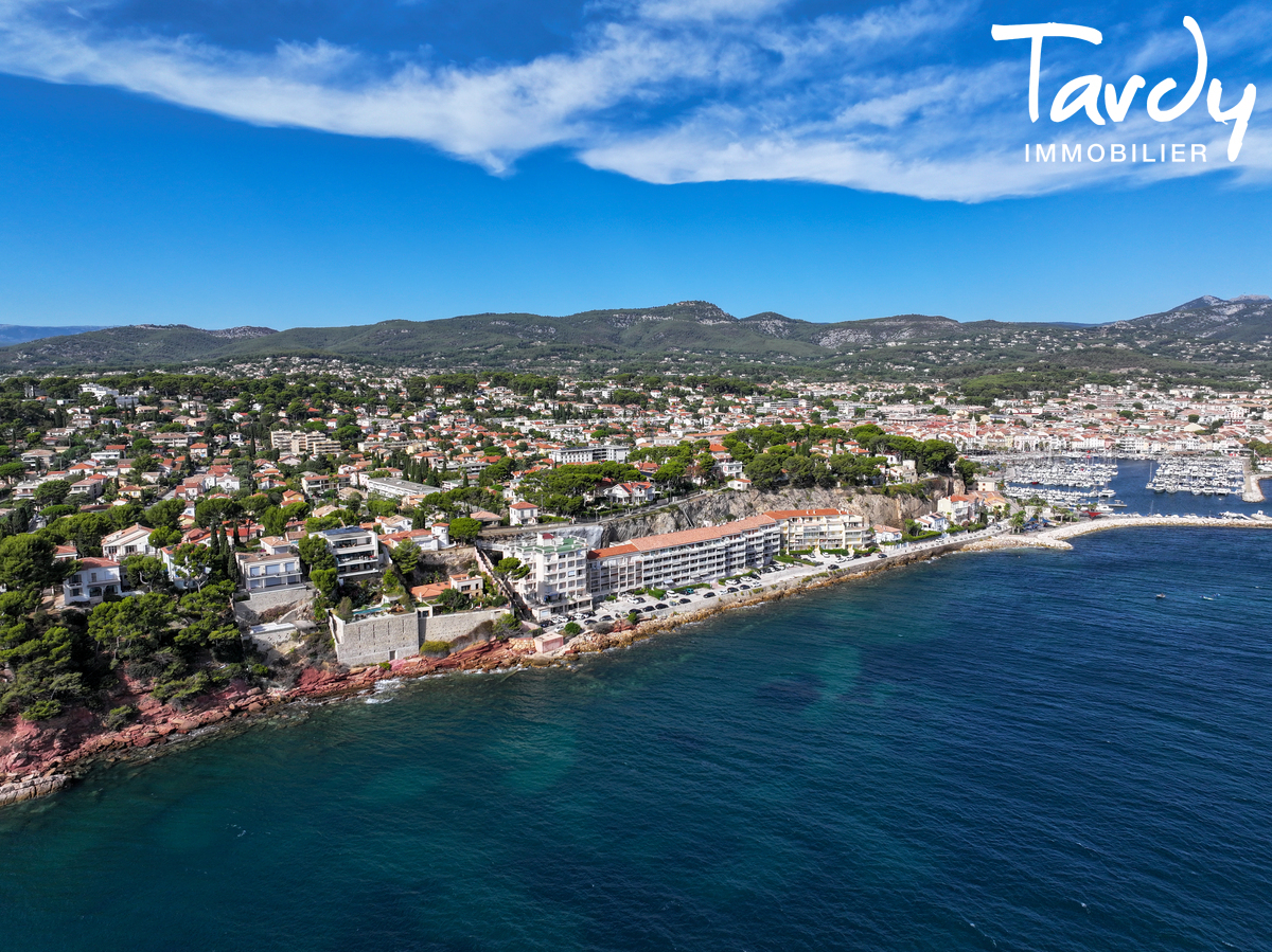 Pieds dans l'eau d'architecte, port  pieds - 83110 SANARY-SUR-MER - Sanary-sur-Mer