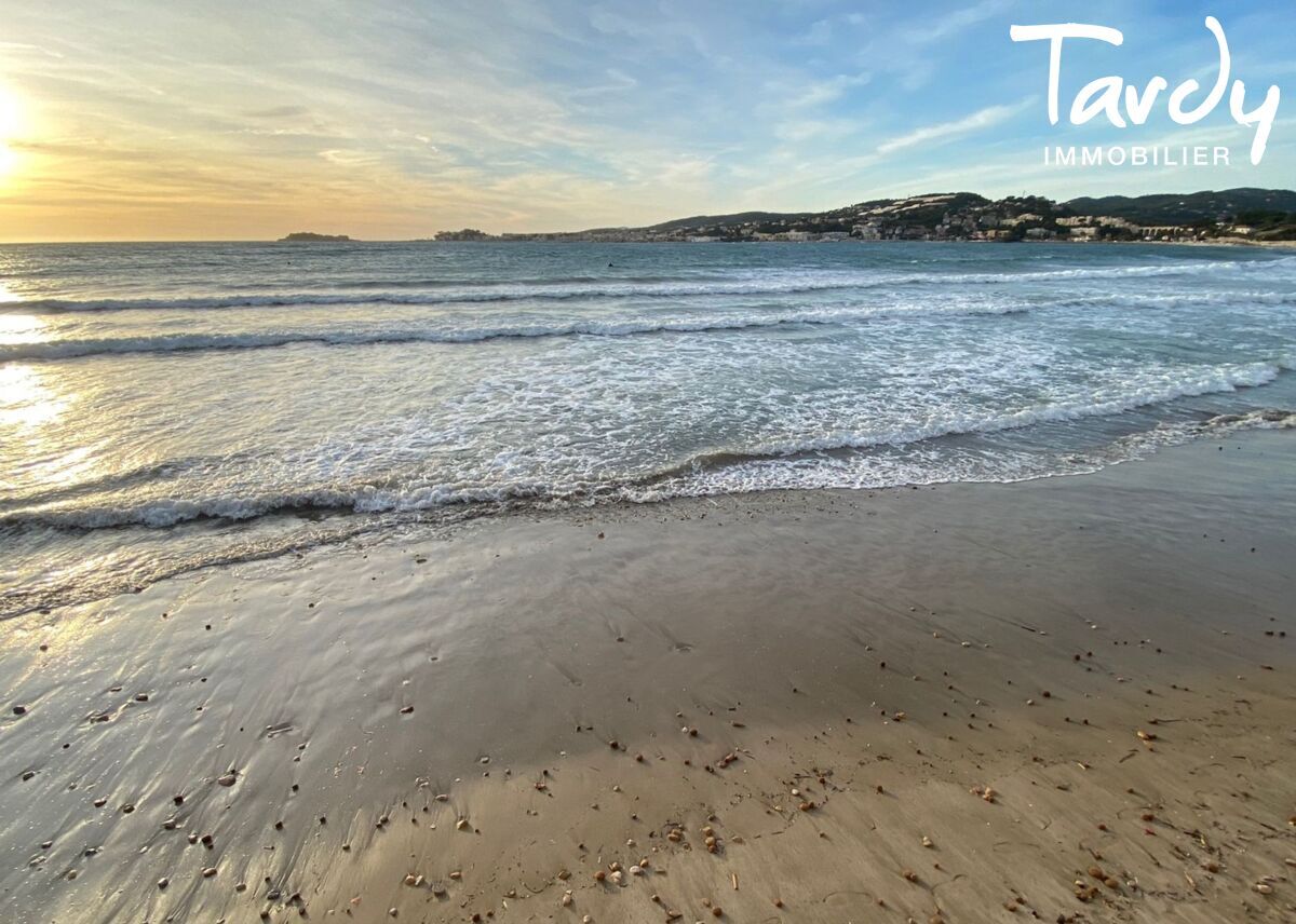 Pieds dans l'eau, accs mer, proche commerces - 83110 SANARY-SUR-MER - Sanary-sur-Mer - Villa pieds dans l'eau Sanary Sur Mer Tardy Immobilier Patte Blanche