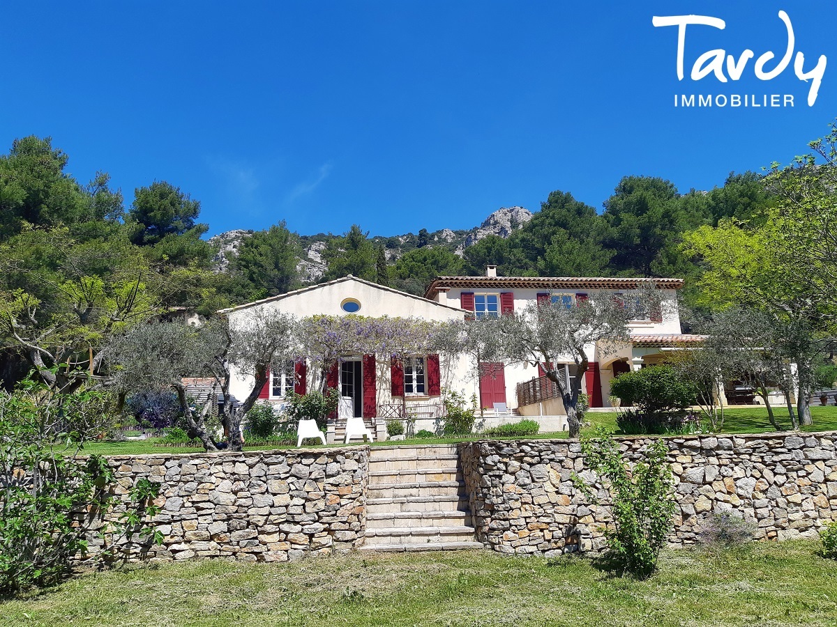 Belle bastide avec dpendances vue Ste Victoire - proche 13100 AIX EN PROVENCE - Aix-en-Provence - Maison Aix-en-Provence avec dpendances