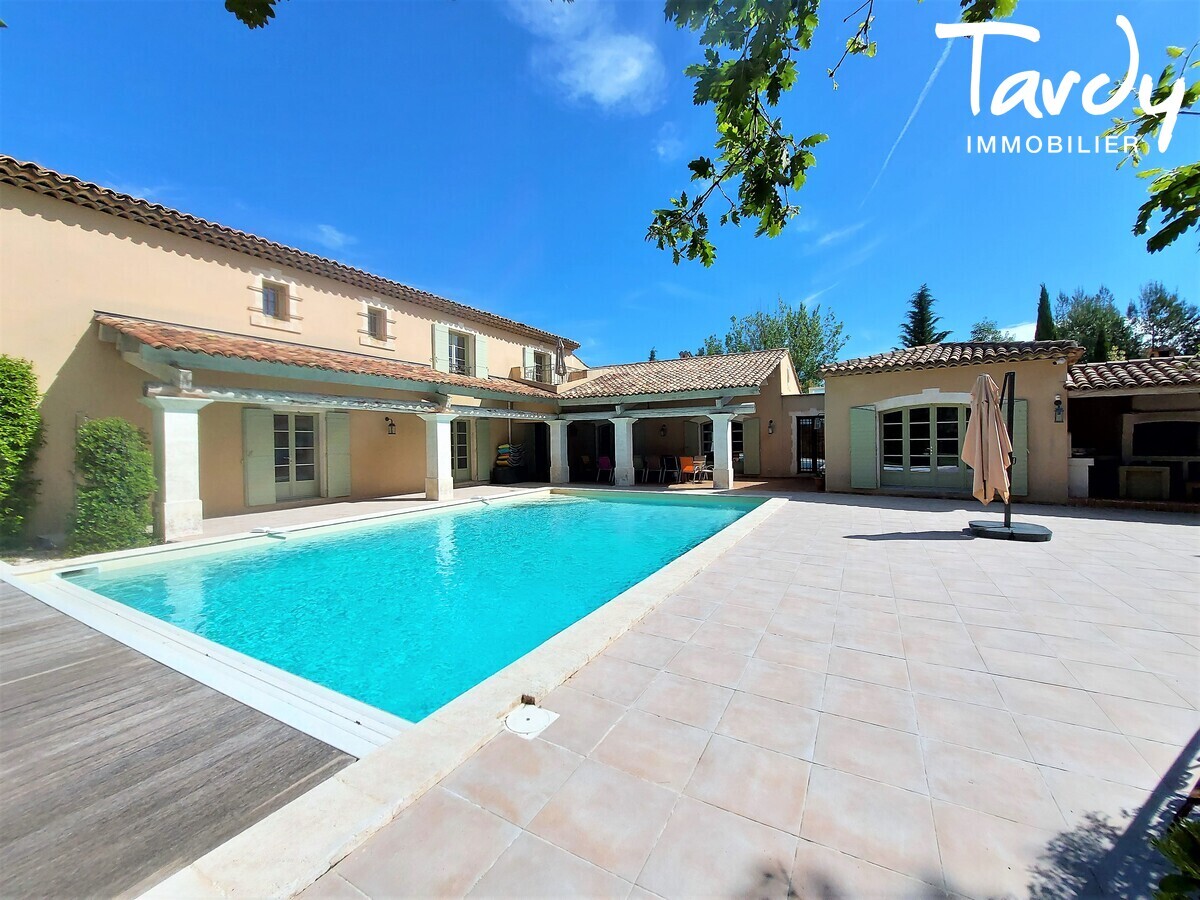 Bastide rcente de charme -  8 chambres, 525 m - 13100 PONT ROYAL - Aix-en-Provence