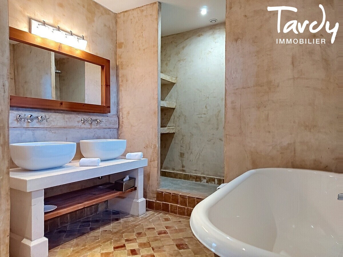 Bastide rcente de charme -  8 chambres, 525 m - 13100 PONT ROYAL - Aix-en-Provence