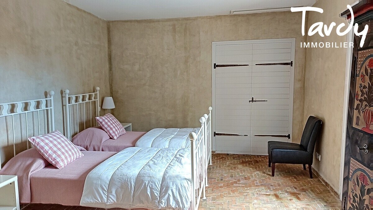 Bastide rcente de charme -  8 chambres, 525 m - 13100 PONT ROYAL - Aix-en-Provence