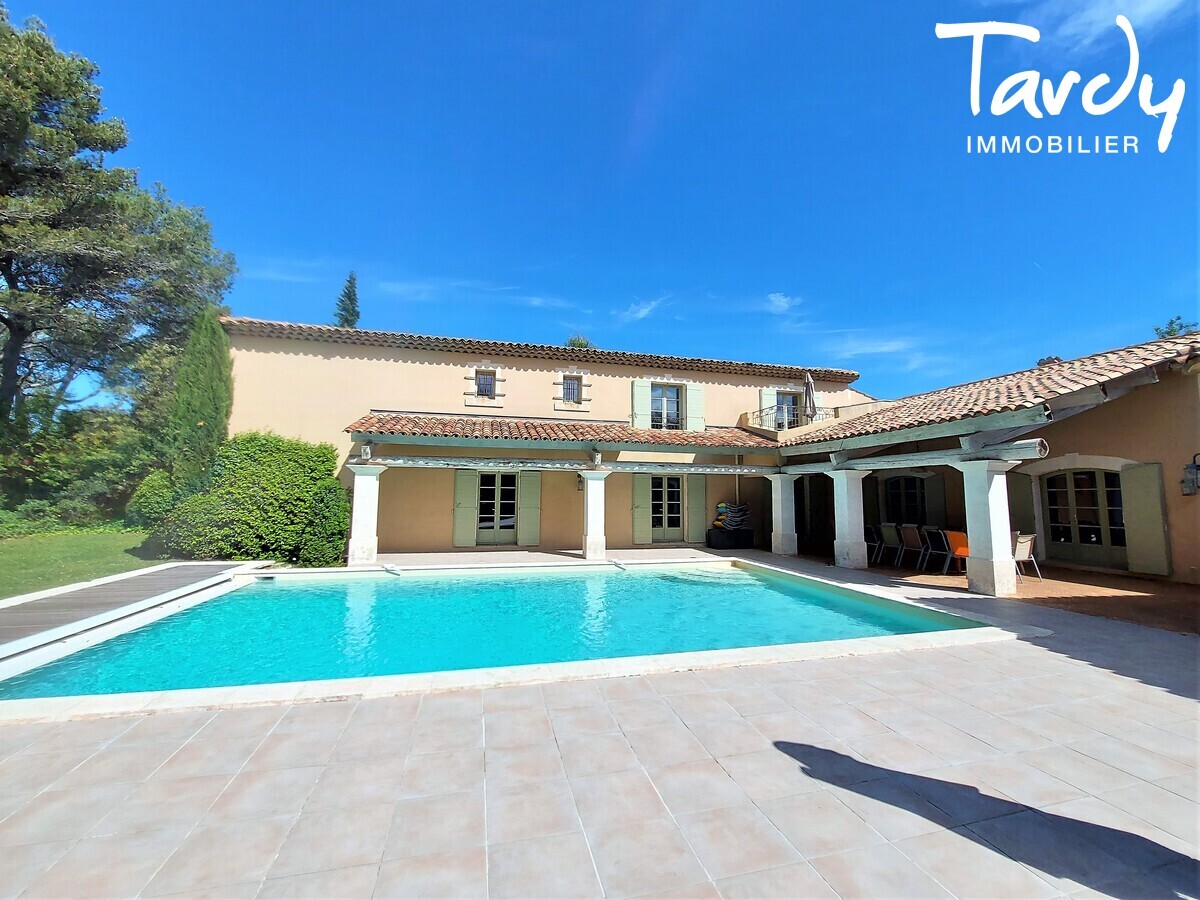 Bastide rcente de charme -  8 chambres, 525 m - 13100 PONT ROYAL - Aix-en-Provence