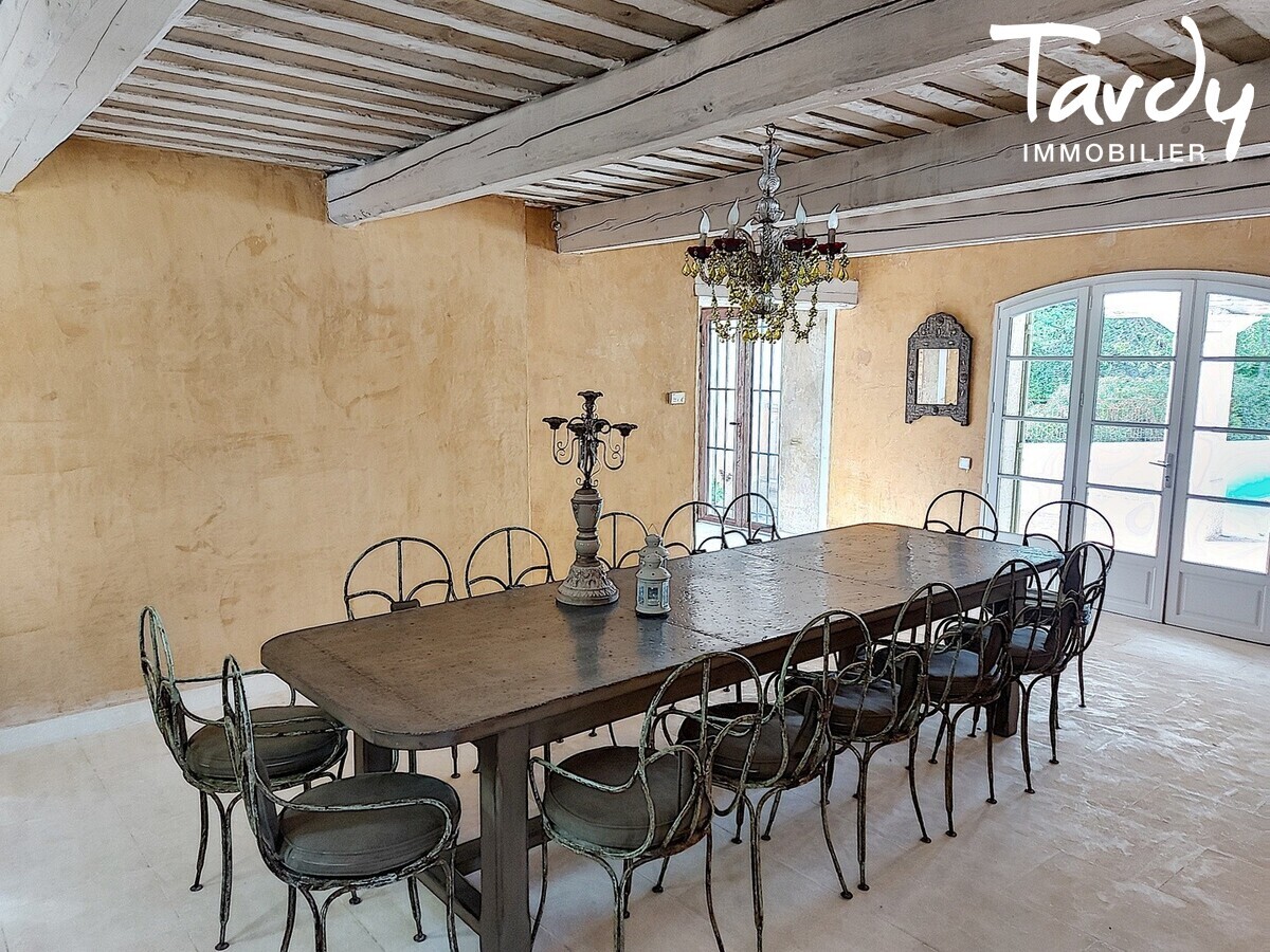 Bastide rcente de charme -  8 chambres, 525 m - 13100 PONT ROYAL - Aix-en-Provence
