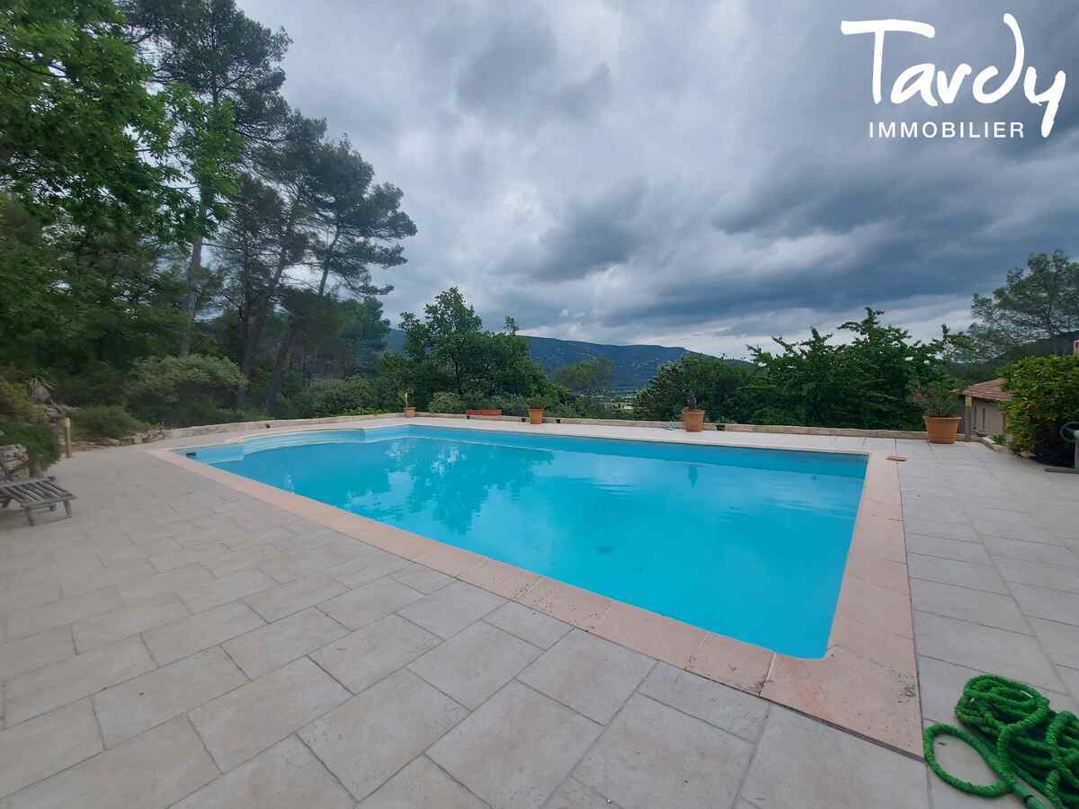 Villa de caractre - 30 minutes de Bandol - 83 SIGNES - Aix-en-Provence