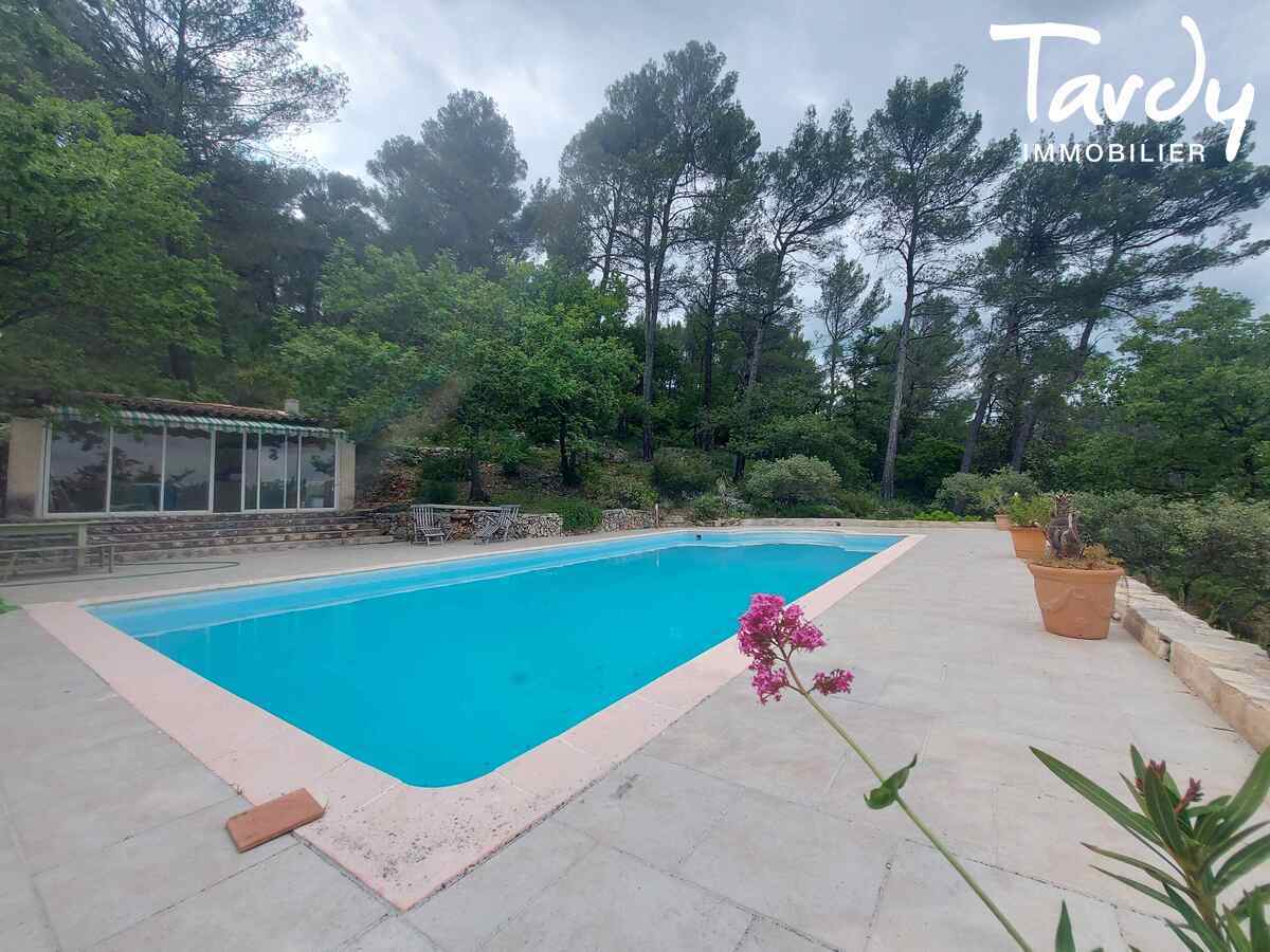 Villa de caractre - 30 minutes de Bandol - 83 SIGNES - Aix-en-Provence