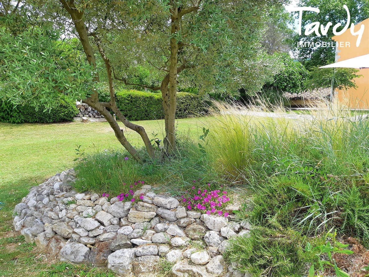 Domaine du 17me en Luberon - Idal activit touristique - Proche 04 FORCALQUIER - Forcalquier