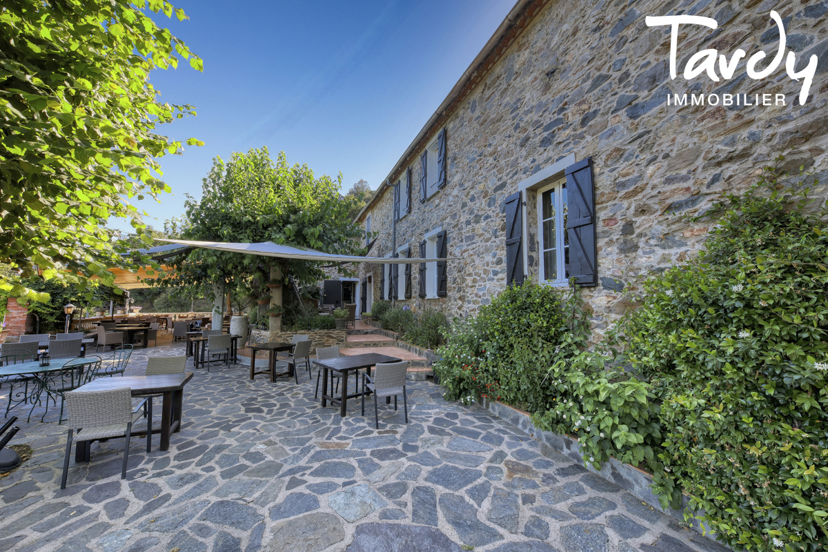 Bastide en pierre sur 6,5 ha - 83310 GRIMAUD - Saint-Tropez - Prestige Real Estate Cte d'Azur