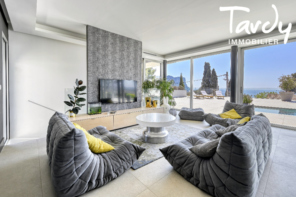 Villa Contemporaine, Vue mer - 13260 CASSIS - Cassis - Villa moderne CASSIS - PATTE BLANCHE Acc�s priv�e, vendez sans �tre vu TARDY IMMOBILIER