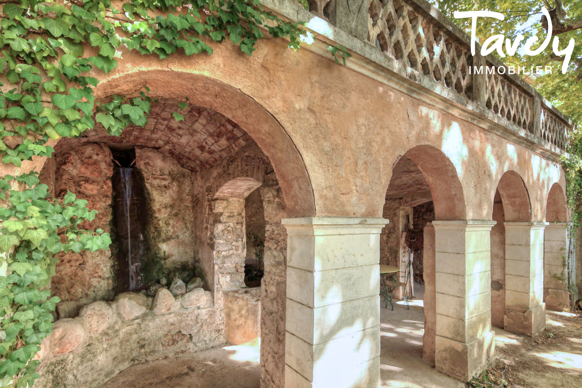 Proprit cadre campagne grand parc - 83300 DRAGUIGNAN - Draguignan - Manor house with large plot for sale