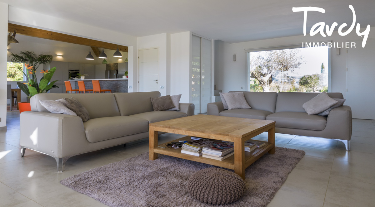 Contemporaine vue campagne et mer, proche centre - 83270 SAINT-CYR-SUR-MER  - Saint-Cyr-sur-Mer - vue vignes et mer Tardy Patte Blanche 83270 contemporaine