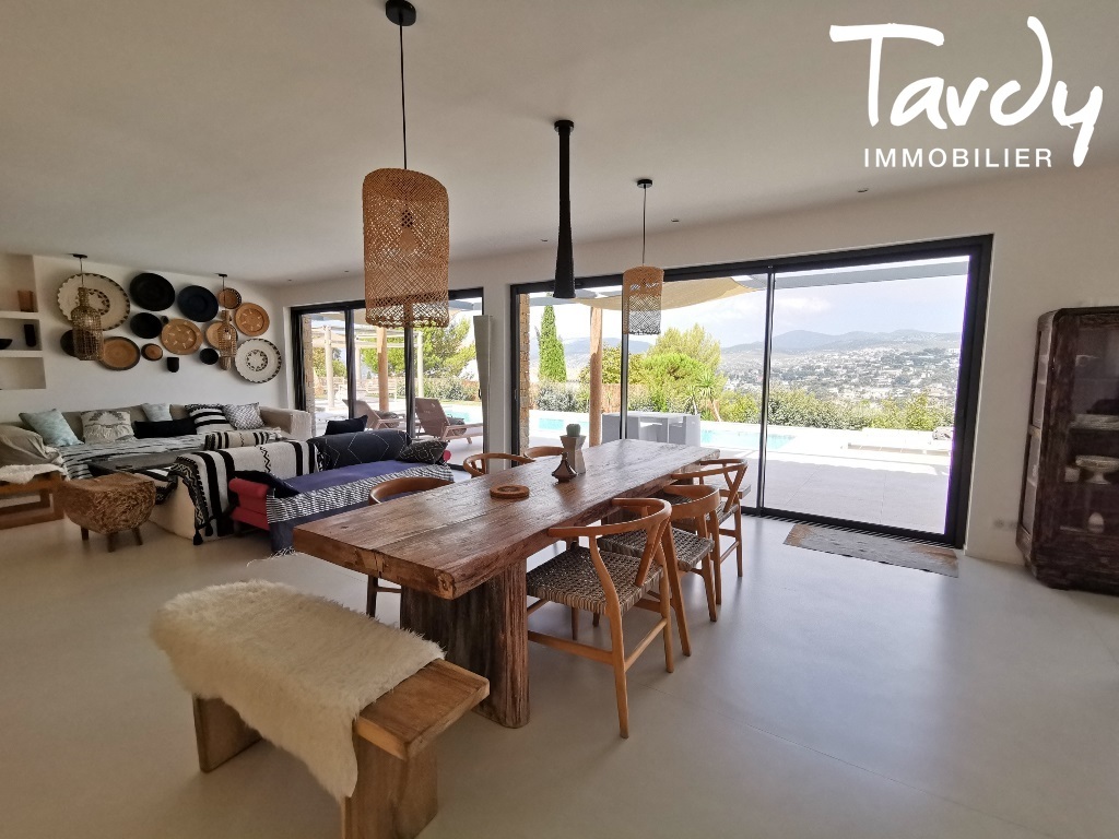 Contemporaine vue dgage proche port - 13600 CASSIS - Cassis