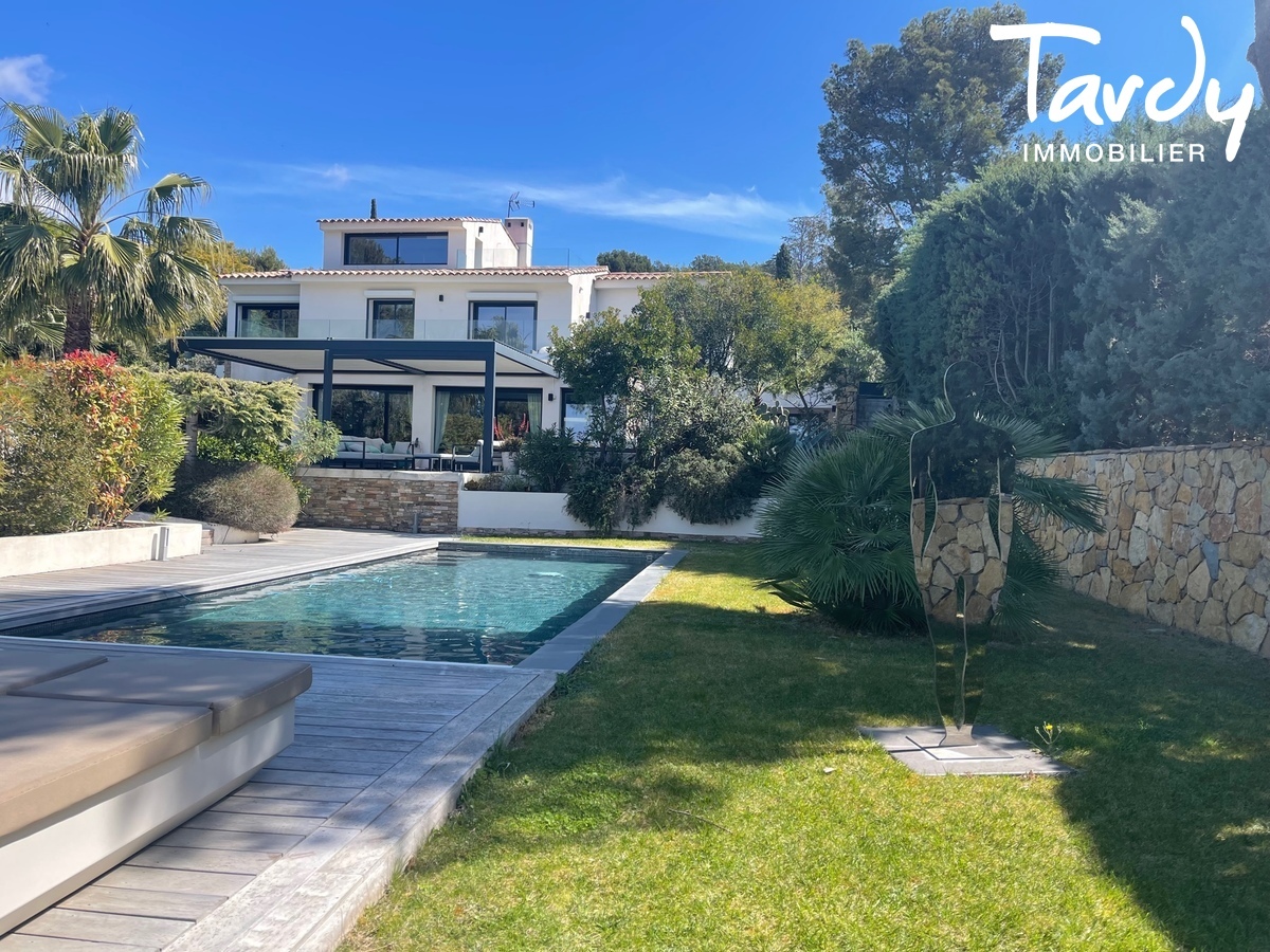 Immobilier de luxe MaisonVilla à vendre SaintCyrsurMer 83270