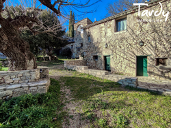 Bastide et gtes en pierres au cur de ses vignes - 83570 ENTRECASTEAUX - Entrecasteaux