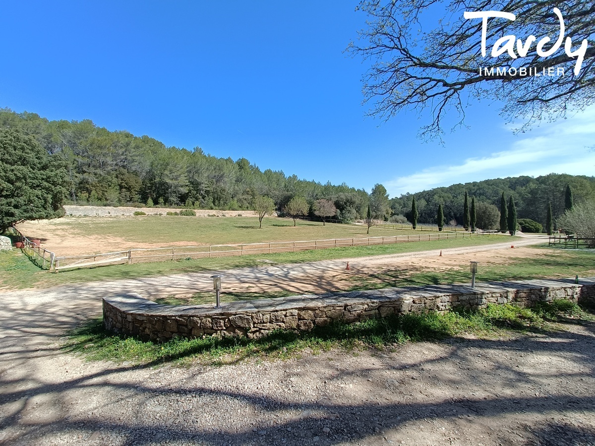 Bastide et gtes en pierres au cur de ses vignes - 83570 ENTRECASTEAUX - Entrecasteaux