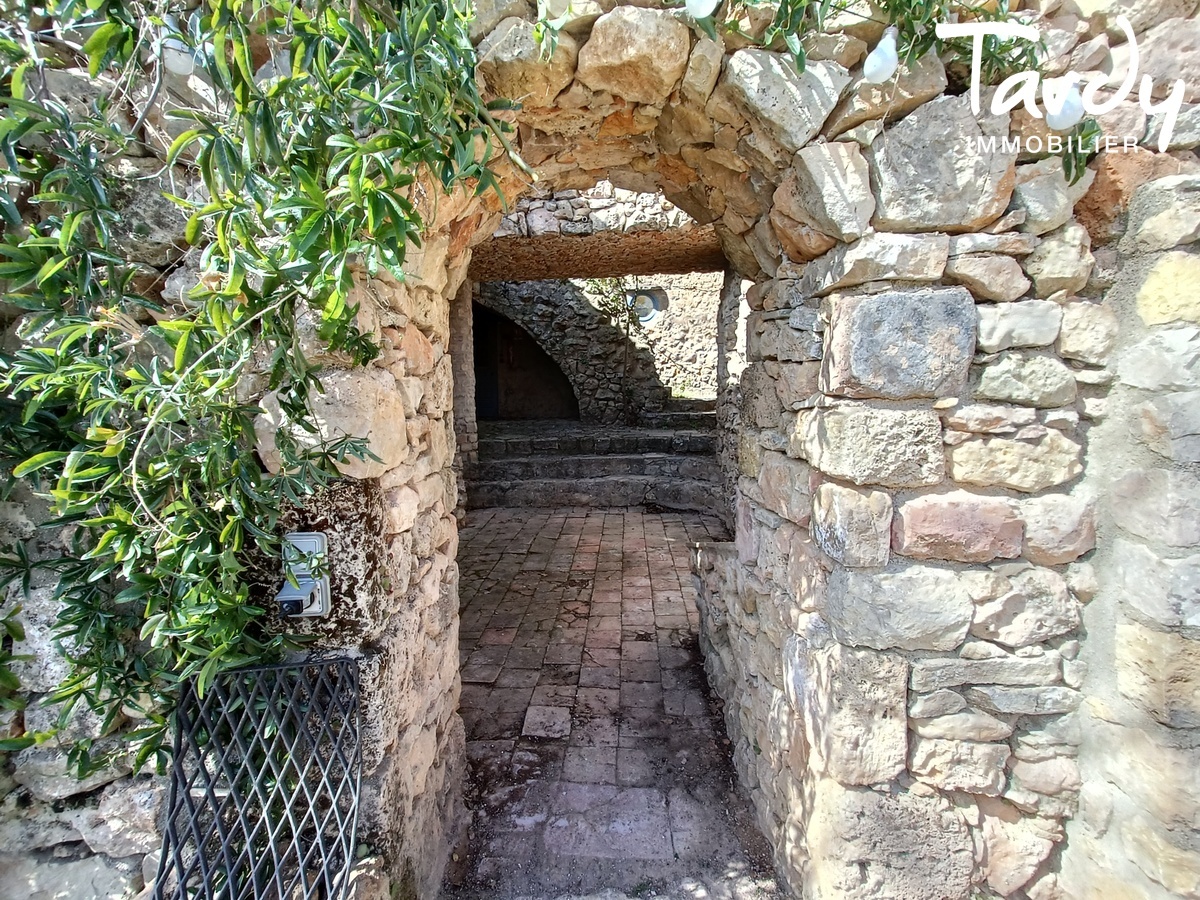 Bastide et gtes en pierres au cur de ses vignes - 83570 ENTRECASTEAUX - Entrecasteaux