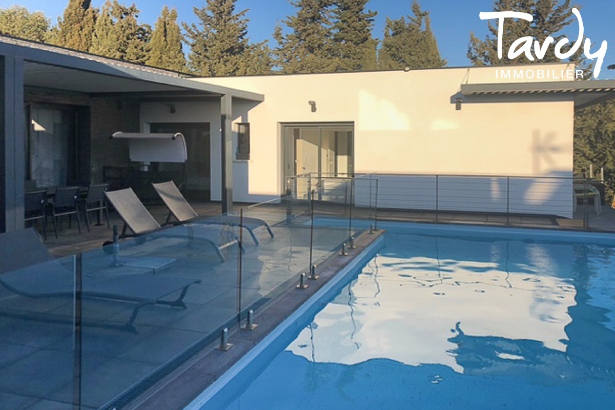 Villa contemporaine avec vue mer - 83 150 BANDOL  - Bandol - Espace piscine aux accs multiples