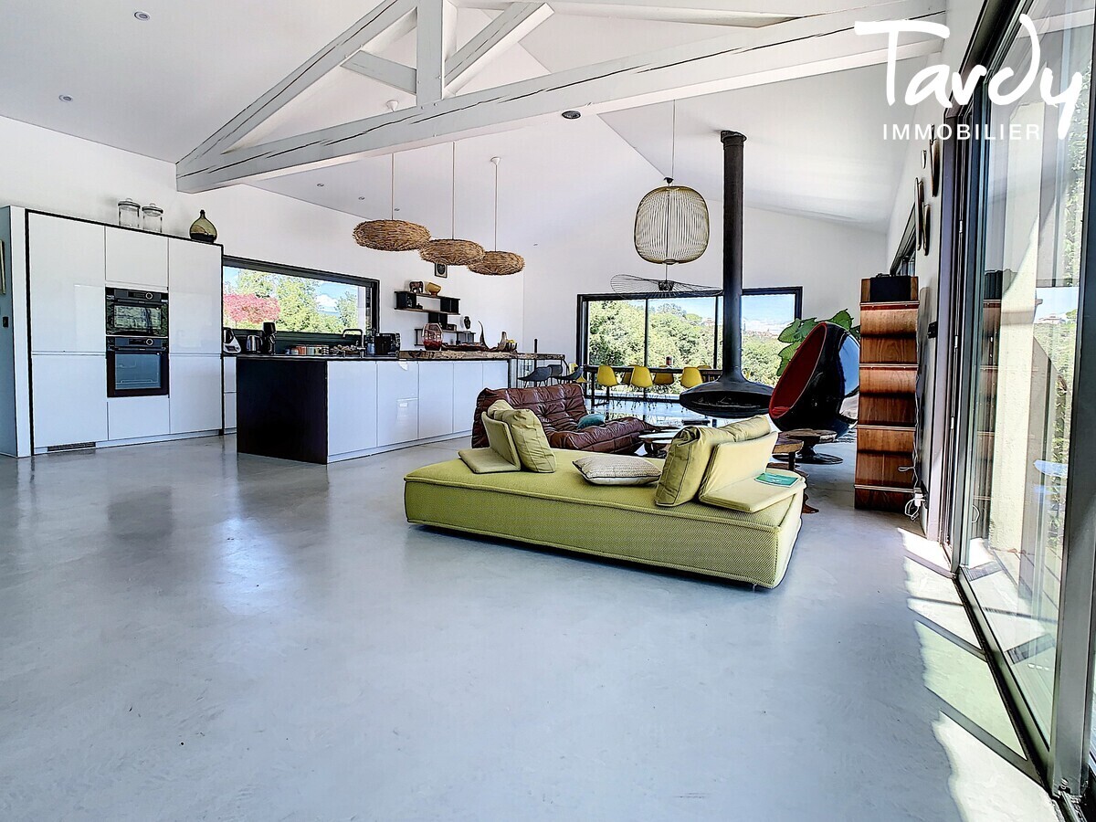 Contemporaine - vue exceptionnelle - 84 160 LOURMARIN - Lourmarin