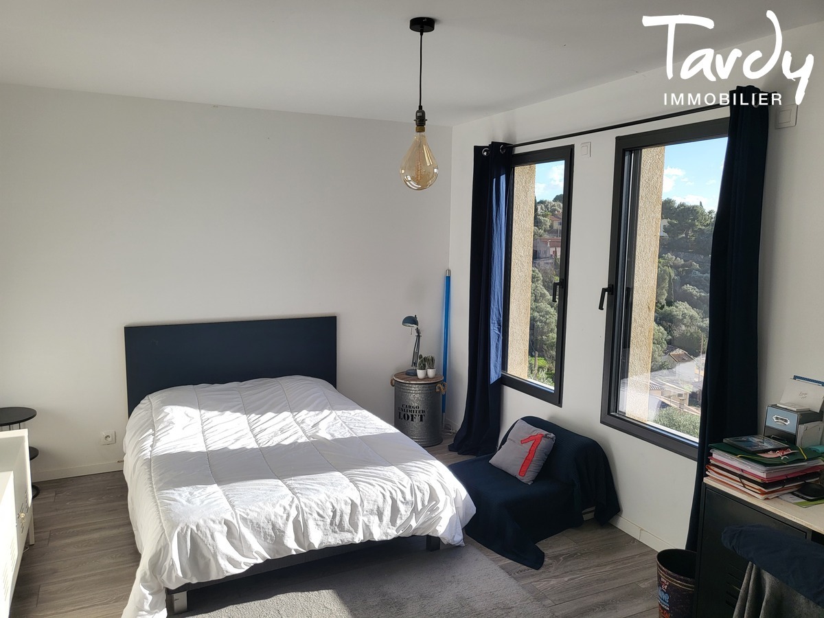 Villa rcente  la vue dgage campagne  - 83190 OLLIOULES - Ollioules - 2 me suite de l'tage