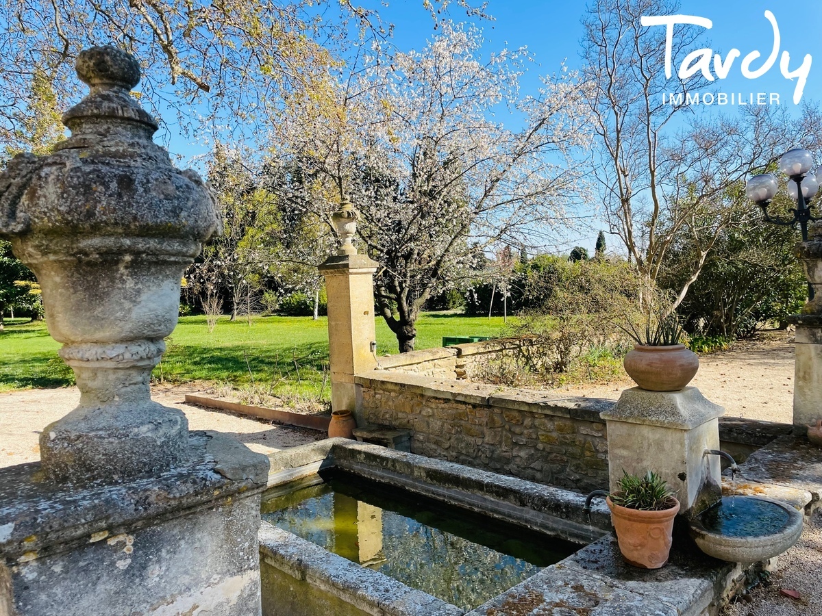 Proprit d'exception sur 14 ha - 84000 AVIGNON  - Avignon - Belle demeure en Provence