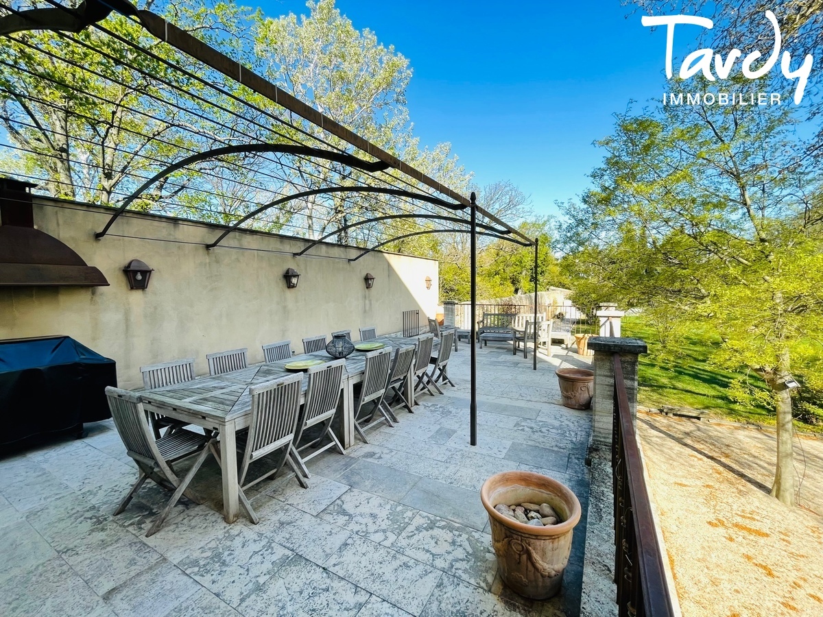 Proprit d'exception sur 14 ha - 84000 AVIGNON  - Avignon - Proprit agricole avec belle maison en Provence