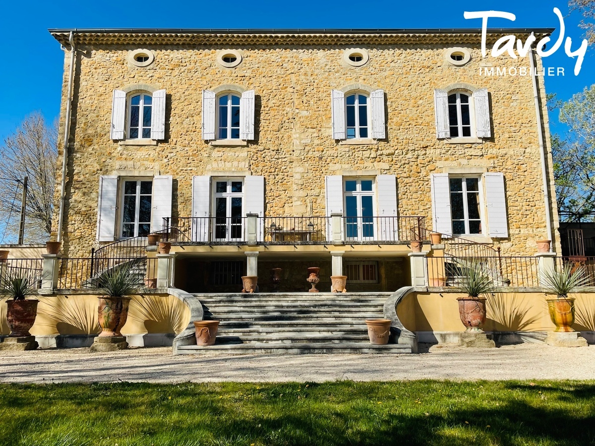 Propriété d'exception sur 12 ha - 84000 AVIGNON  - Avignon - Belle demeure en Provence