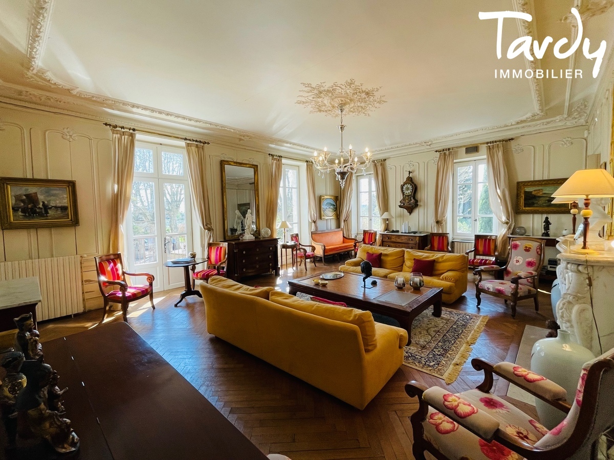 Proprit d'exception sur 14 ha - 84000 AVIGNON  - Avignon - Maison de matre Orange