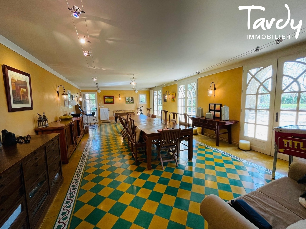 Proprit d'exception sur 14 ha - 84000 AVIGNON  - Avignon - Grande maison familiale Provence