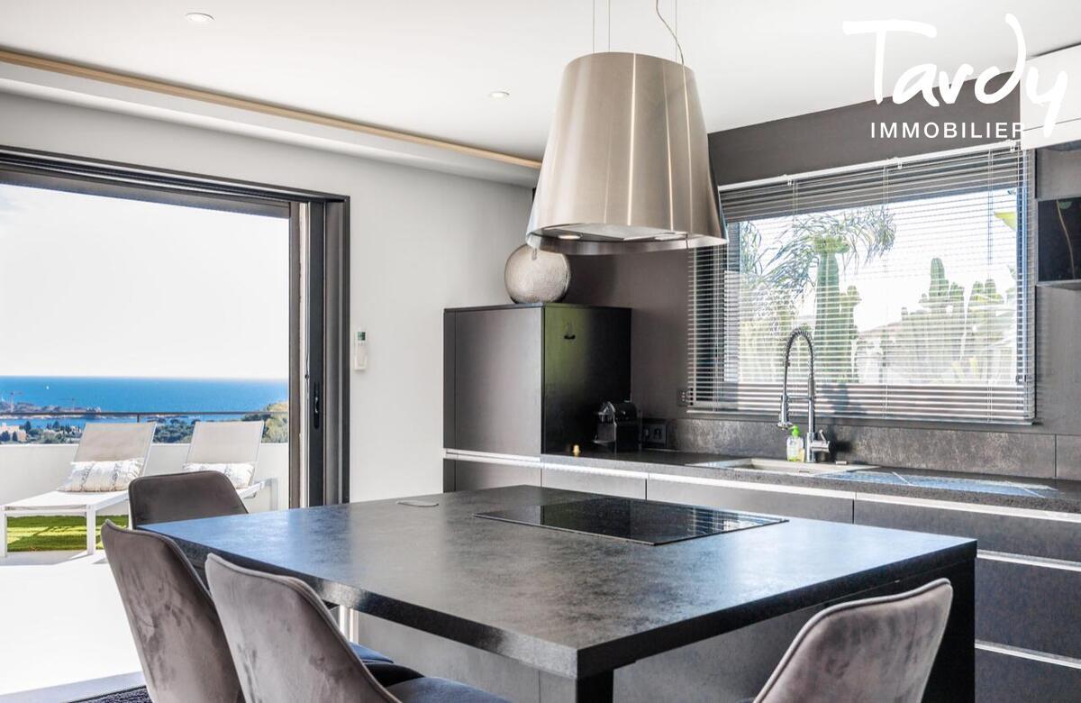 Contemporaine, vue mer panoramique, port  pieds - 83150 BANDOL - Bandol