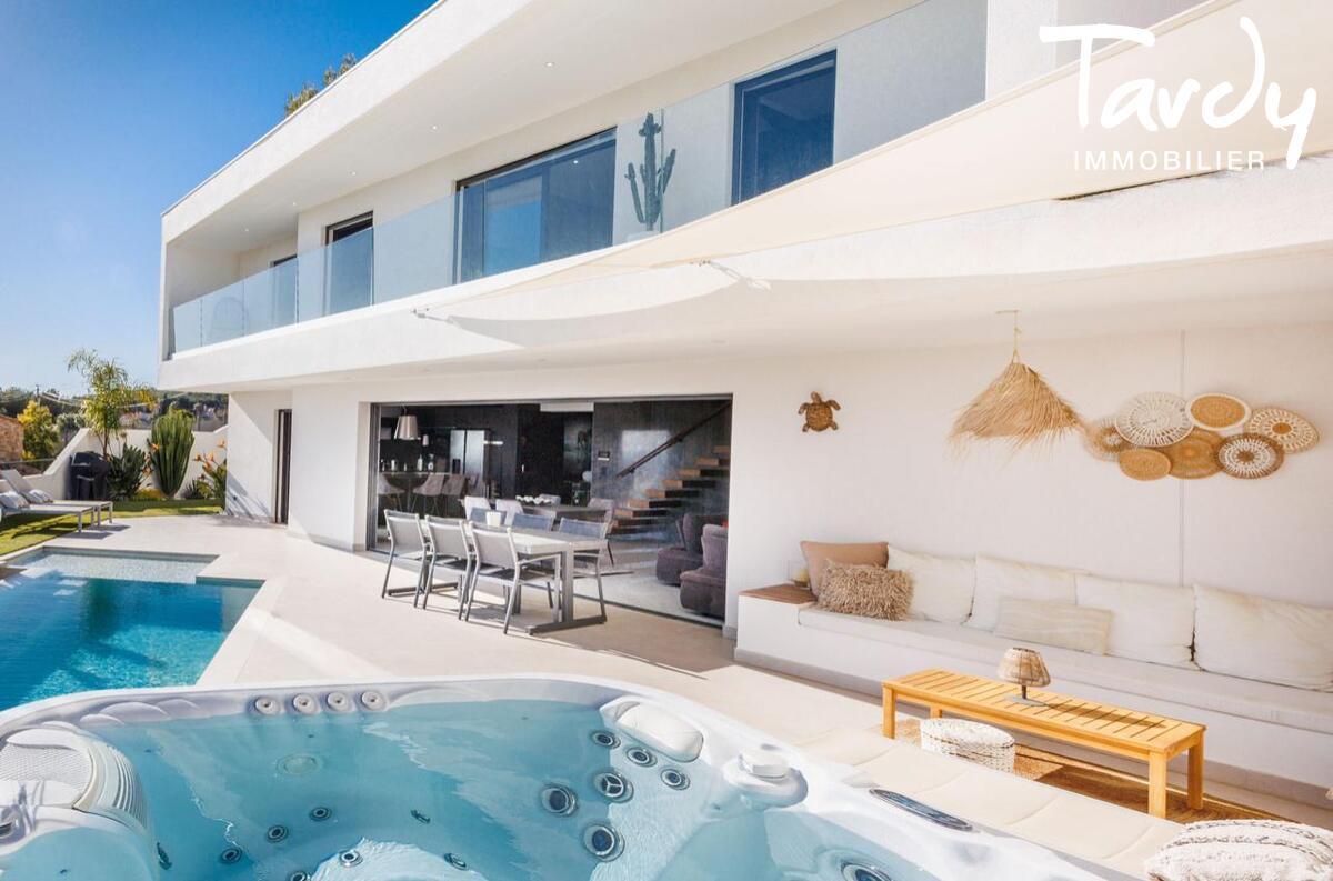 Contemporaine, vue mer panoramique, port  pieds - 83150 BANDOL - Bandol