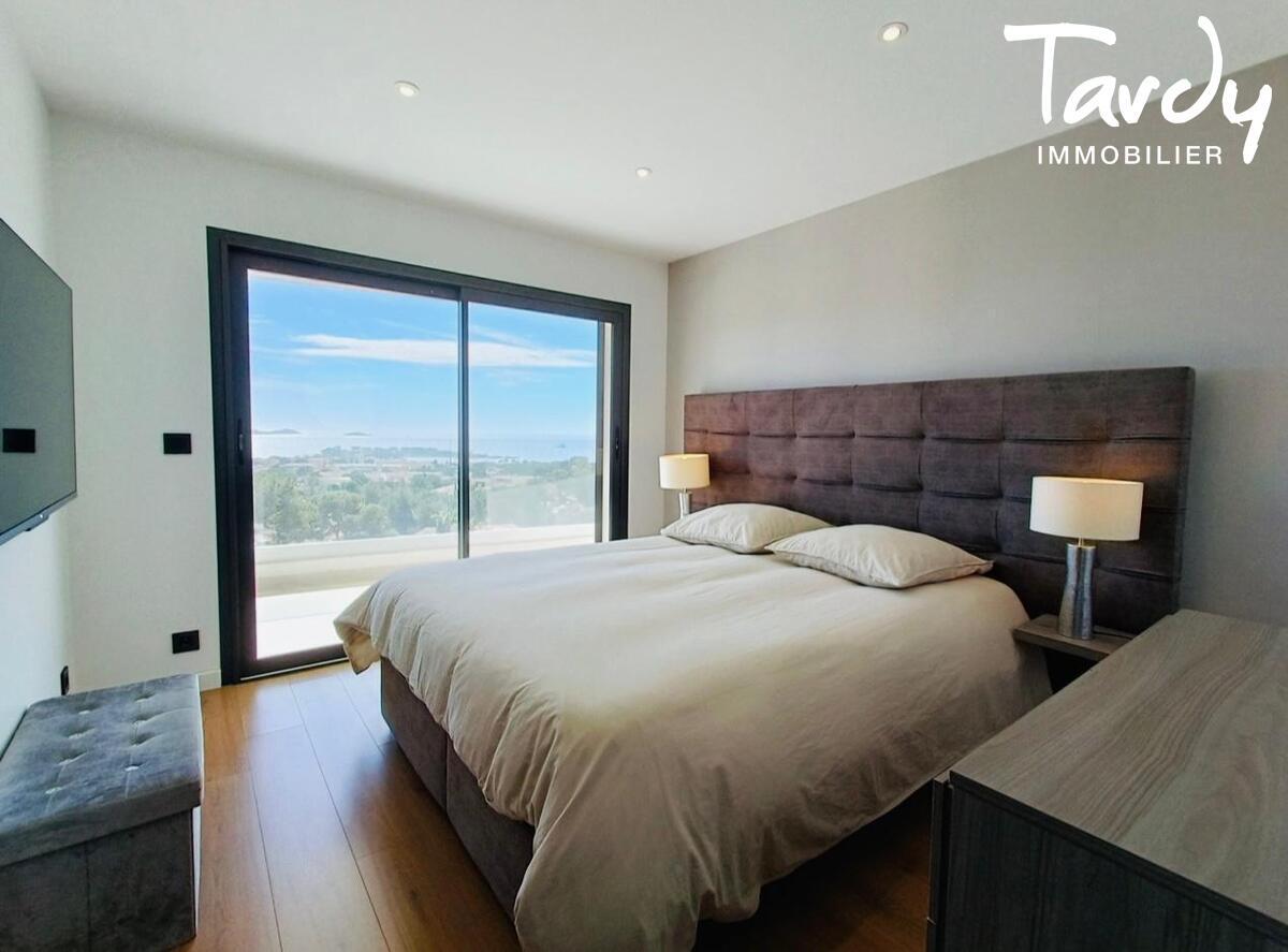 Contemporaine, vue mer panoramique, port  pieds - 83150 BANDOL - Bandol