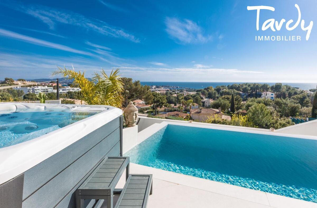 Contemporaine, vue mer panoramique, port  pieds - 83150 BANDOL - Bandol - Piscine Vue mer Villa contemporaine Bandol
