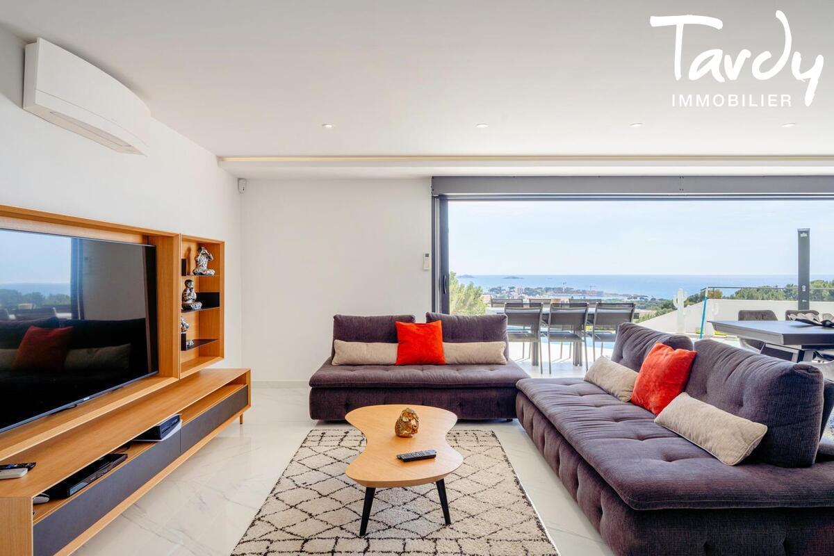 Contemporaine, vue mer panoramique, port  pieds - 83150 BANDOL - Bandol