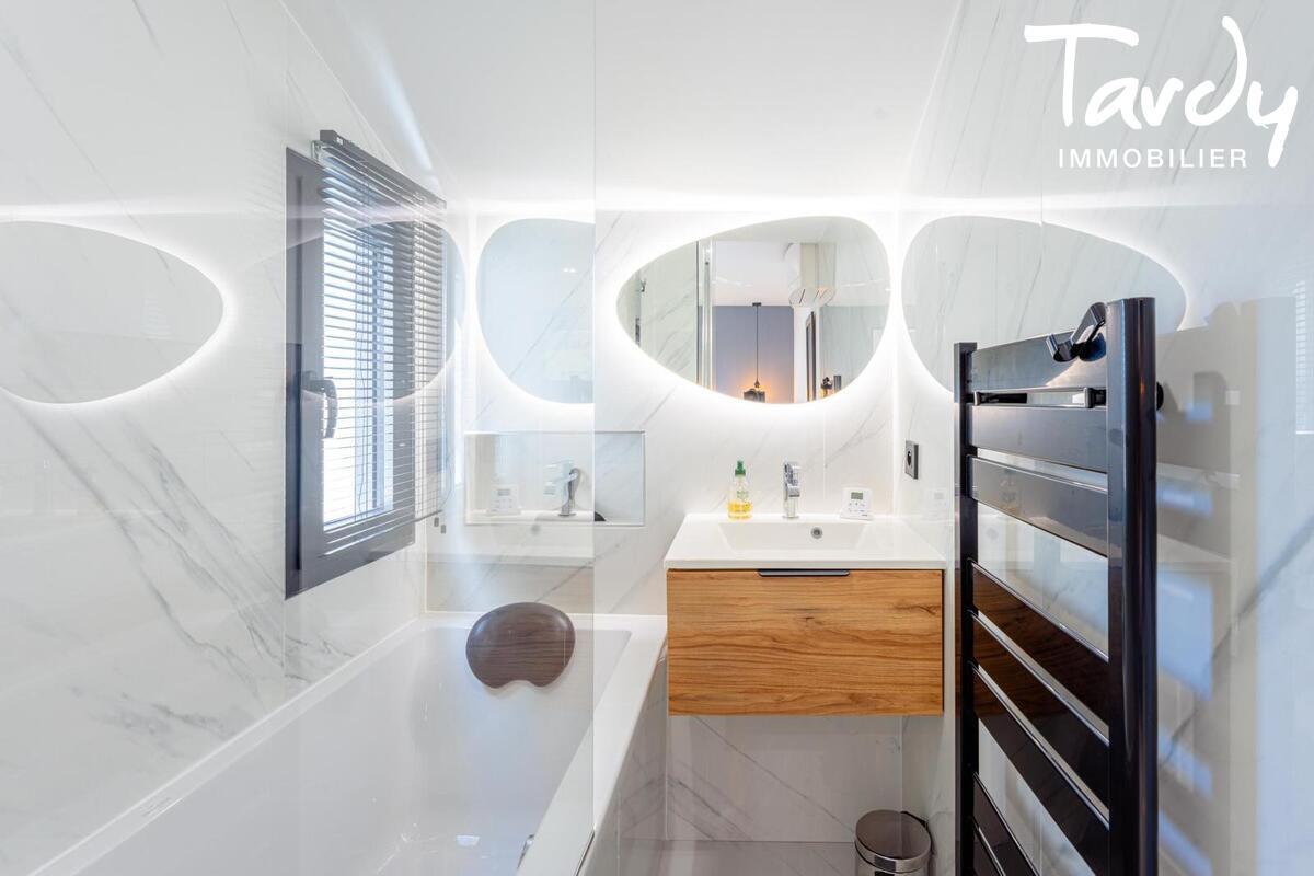 Contemporaine, vue mer panoramique, port  pieds - 83150 BANDOL - Bandol